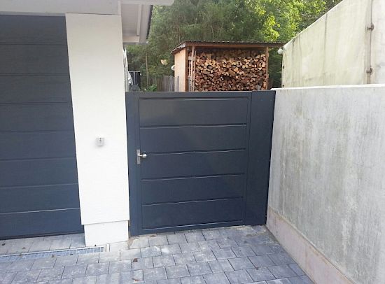Tore Tor mit Blechfüllung