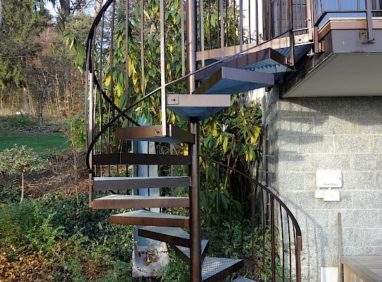 Treppen Treppe mit Gitterroststufen